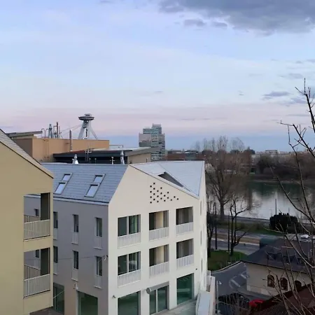 Under Castle Near Danube براتسيلافا