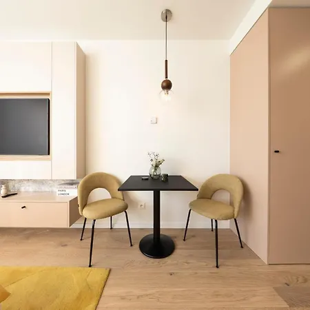 Apartment Under Castle Near Danube