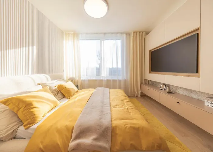 Under Castle Near Danube Apartament