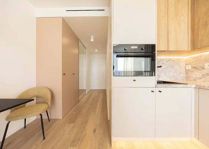 Under Castle Near Danube شقة *