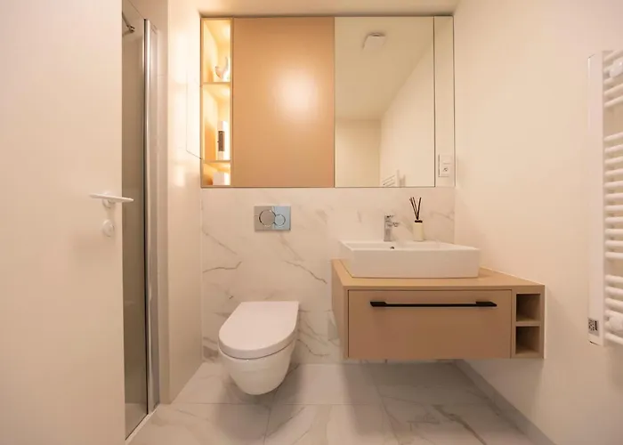 Under Castle Near Danube Appartement